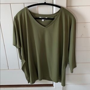Green comfy tee shirt.